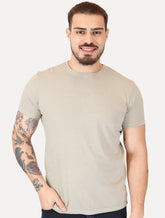 Camiseta Guess Masculina Rubber Est.1981 Stoned Cáqui Claro