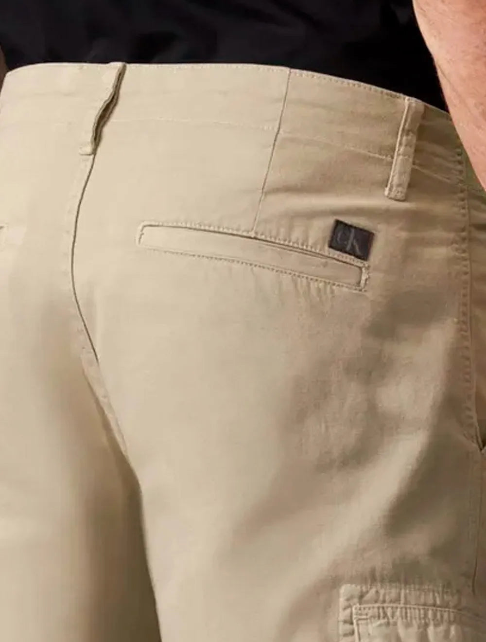 Bermuda Calvin Klein Jeans Masculina CK Mono Cargo Cáqui