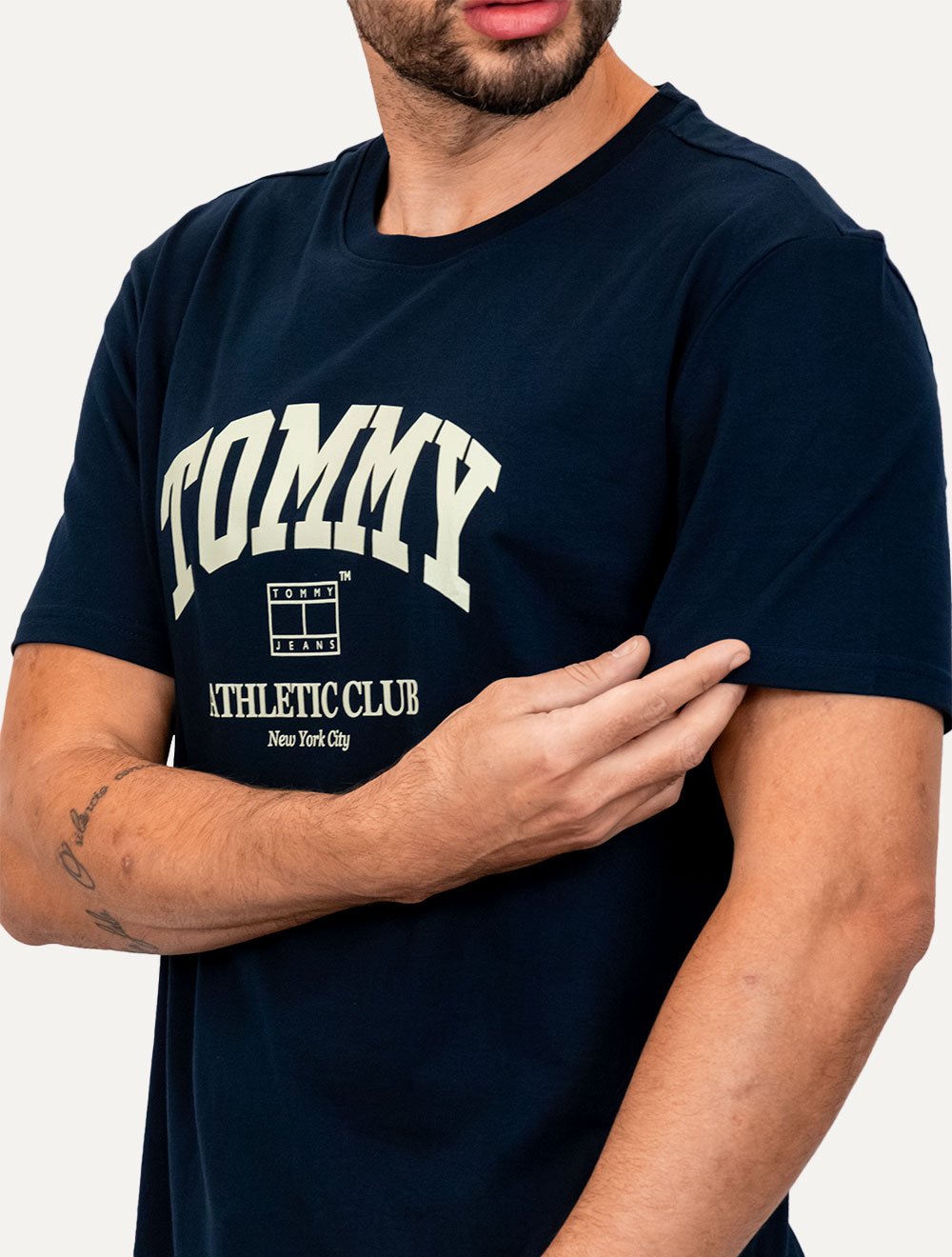 Camiseta Tommy Jeans Masculina Regular Athletic Club Azul Marinho