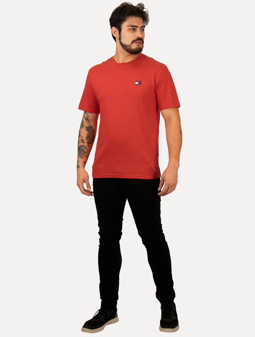 Camiseta Tommy Jeans Masculina Regular Med Flag Badge Vermelha