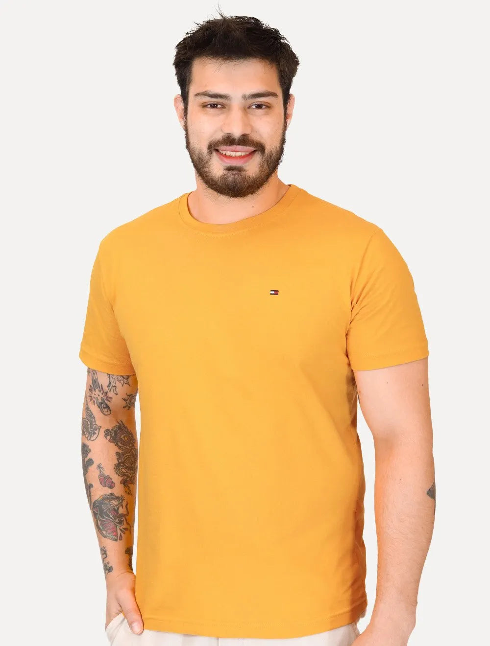 Camiseta Tommy Hilfiger Masculina Essential Cotton Amarela Escura