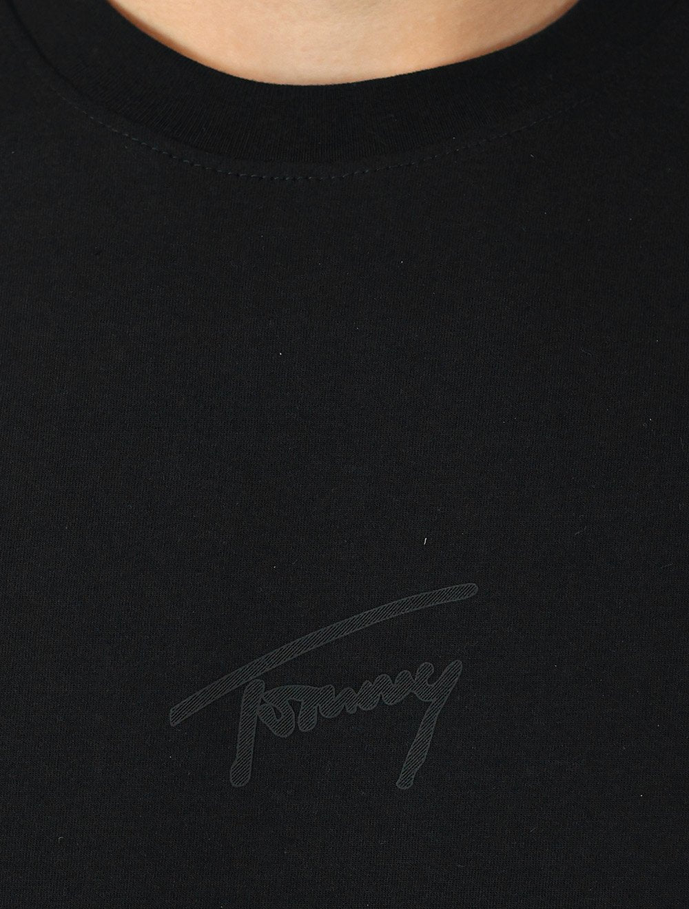 Camiseta Tommy Jeans Masculina Embroidered Signature Center Preta
