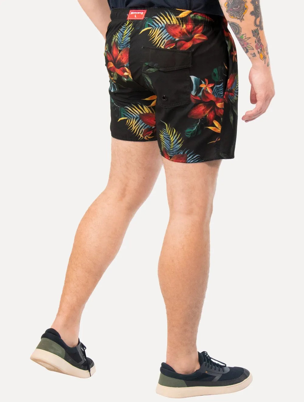 Short Reserva D'Água Beachwear Estampado Tropica Preto