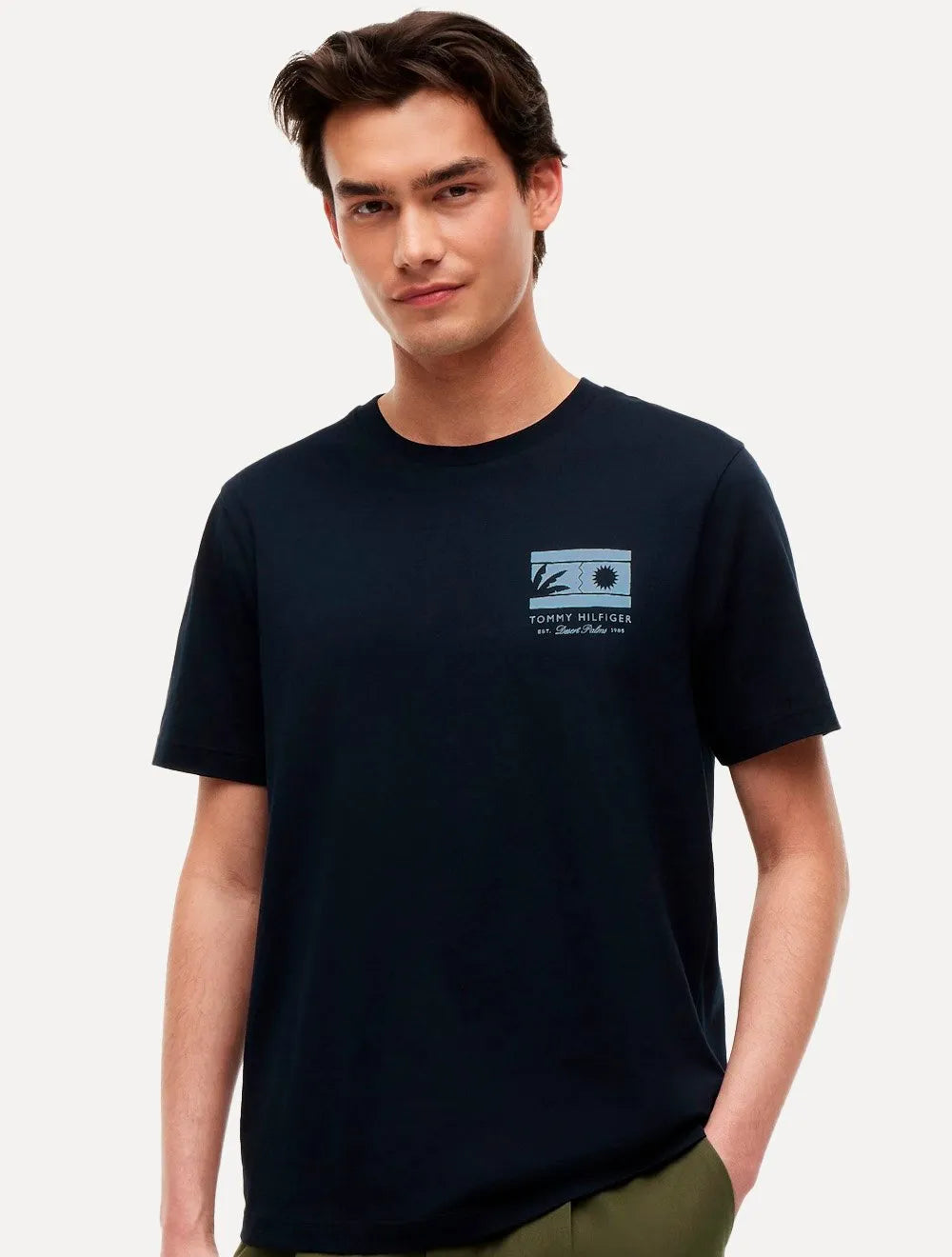 Camiseta Tommy Hilfiger Masculina Brand Love Graphic Tee Azul Marinho