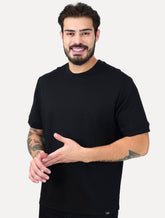 Camiseta Dixen Over Recorte Estruturado na Manga Preta