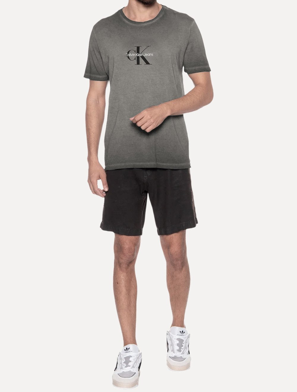 Camiseta Calvin Klein Jeans Masculina New Logo Re Issue Chumbo