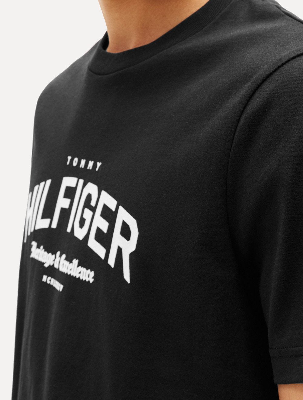 Camiseta Tommy Hilfiger Masculina Regular Logo Arch Preta