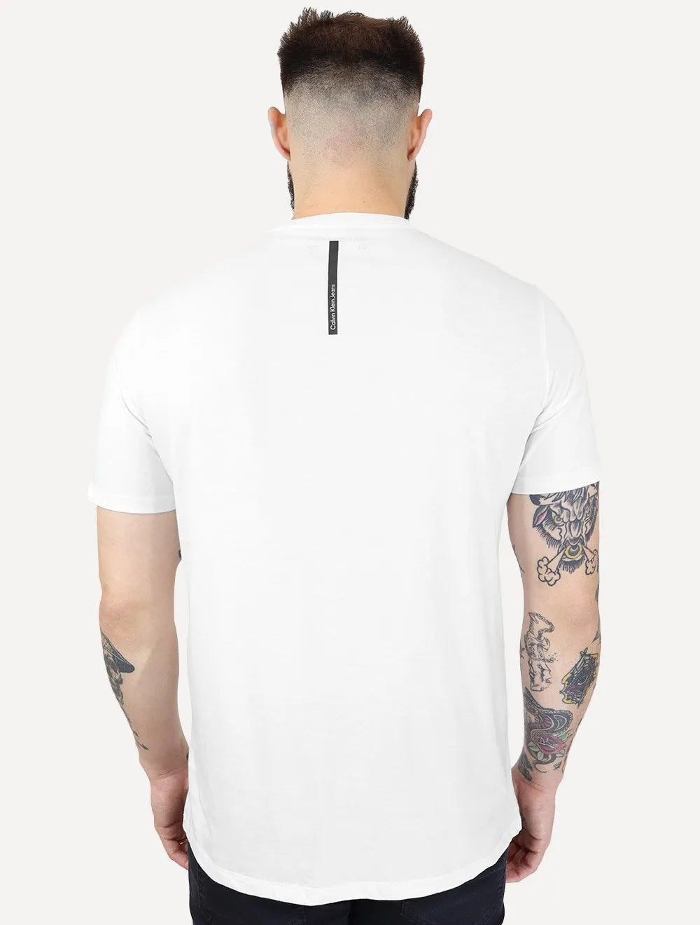 Kit Camisetas Calvin Klein Jeans | Omega Logo Preta/Branca