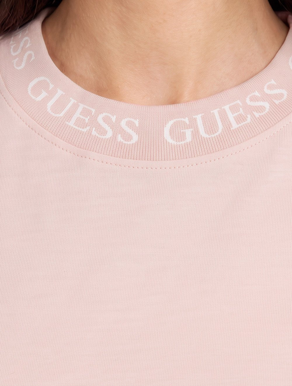 Camiseta Guess Feminina Textured Collar Logo Rosa Claro