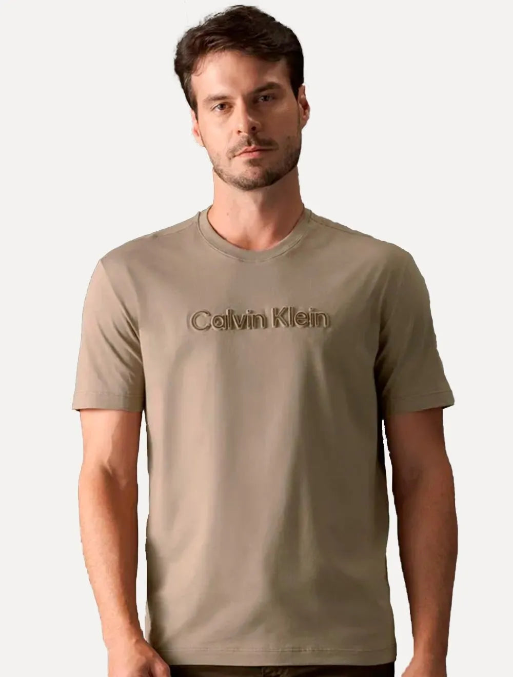 Camiseta Calvin Klein Masculina Embossing Logo Relevo Caqui Médio
