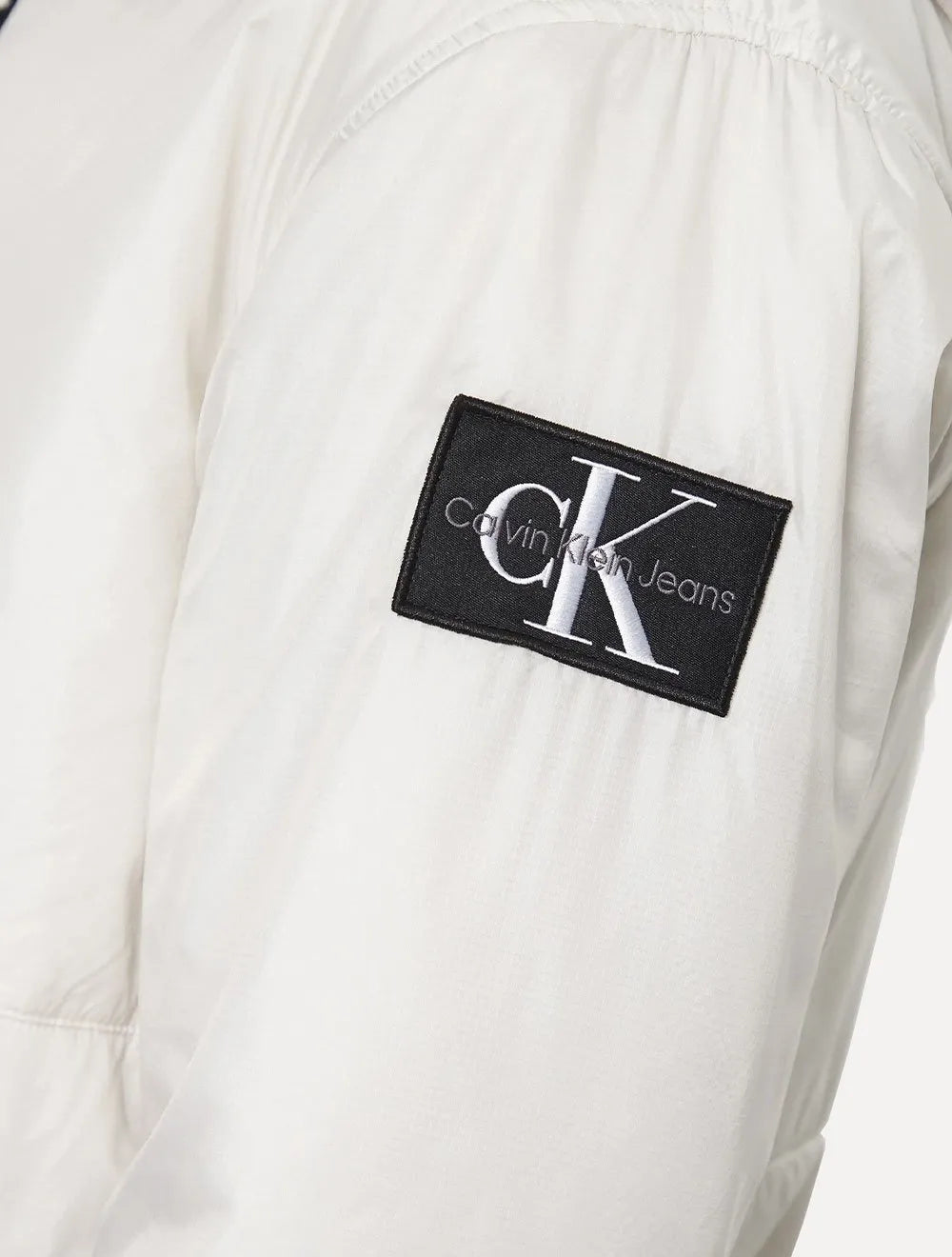 Jaqueta Calvin Klein Jeans Hooded Bomber Lateral Logo Off-White