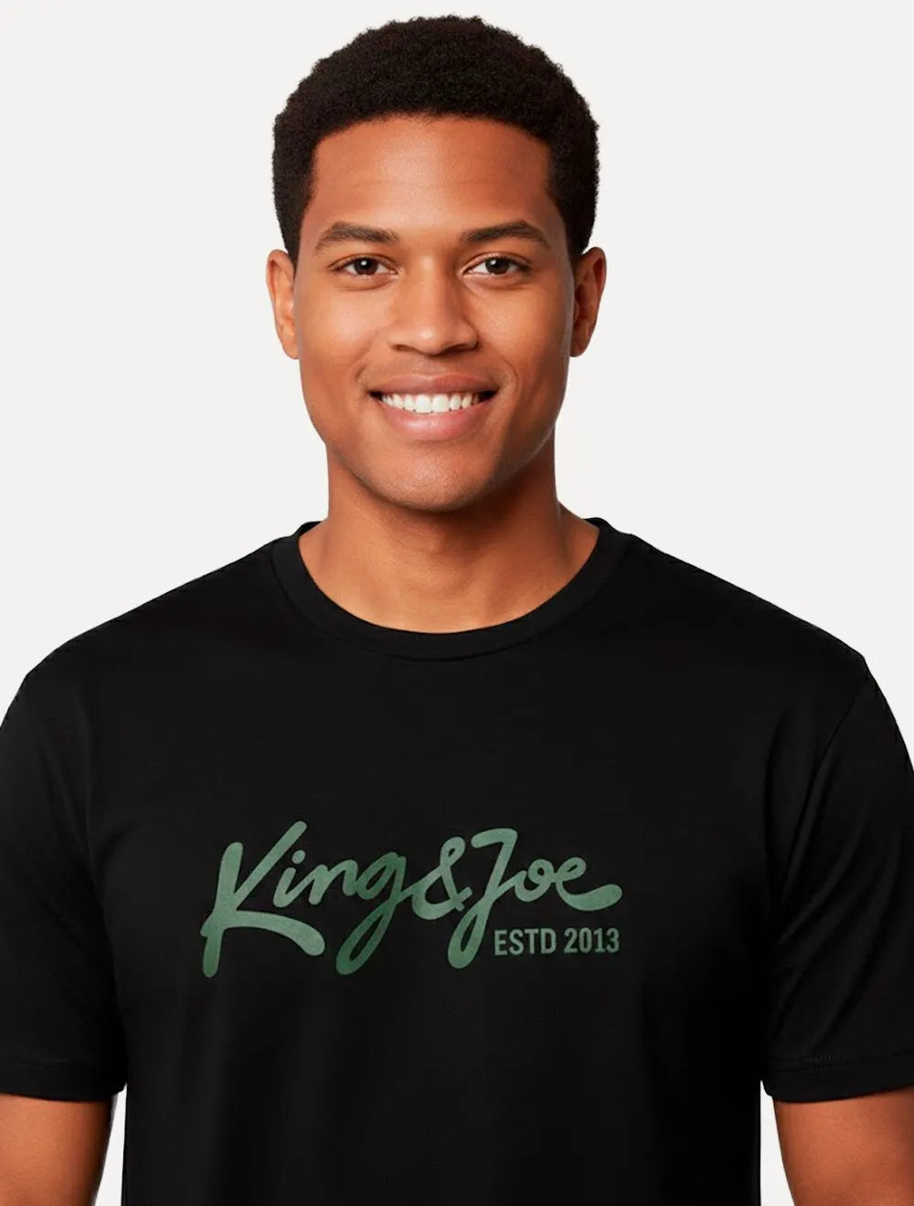 Camiseta King & Joe Premium Maculina Signature Logomania Estd 2013 Preto