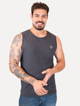 Regata King & Joe Masculina Logomania Circle Script Peito Chumbo