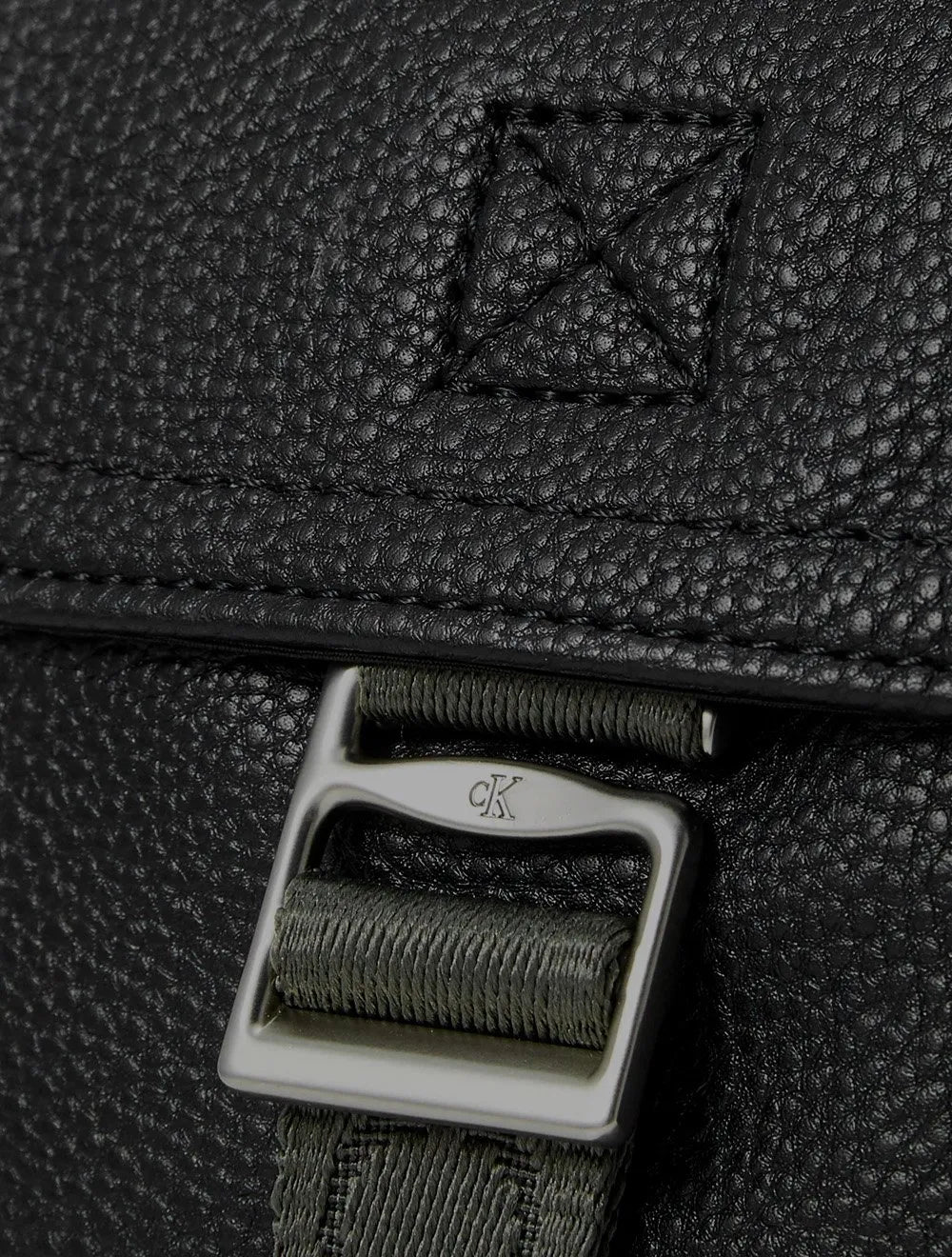 Mochila Calvin Klein Jeans Cargo Flap PU Preta