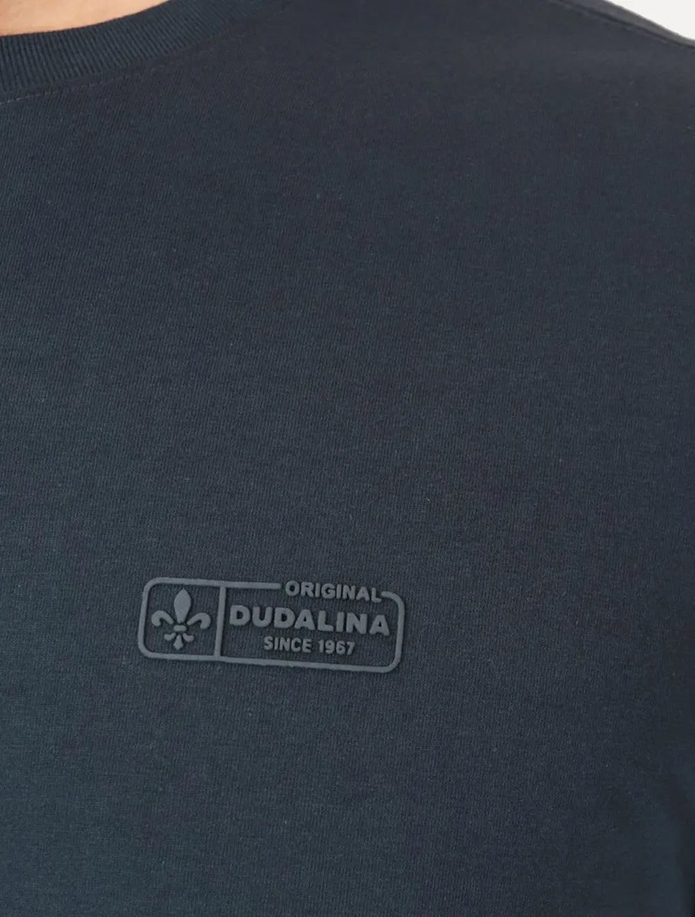 Camiseta Dudalina Masculina Regular Badge Logo Azul Marinho