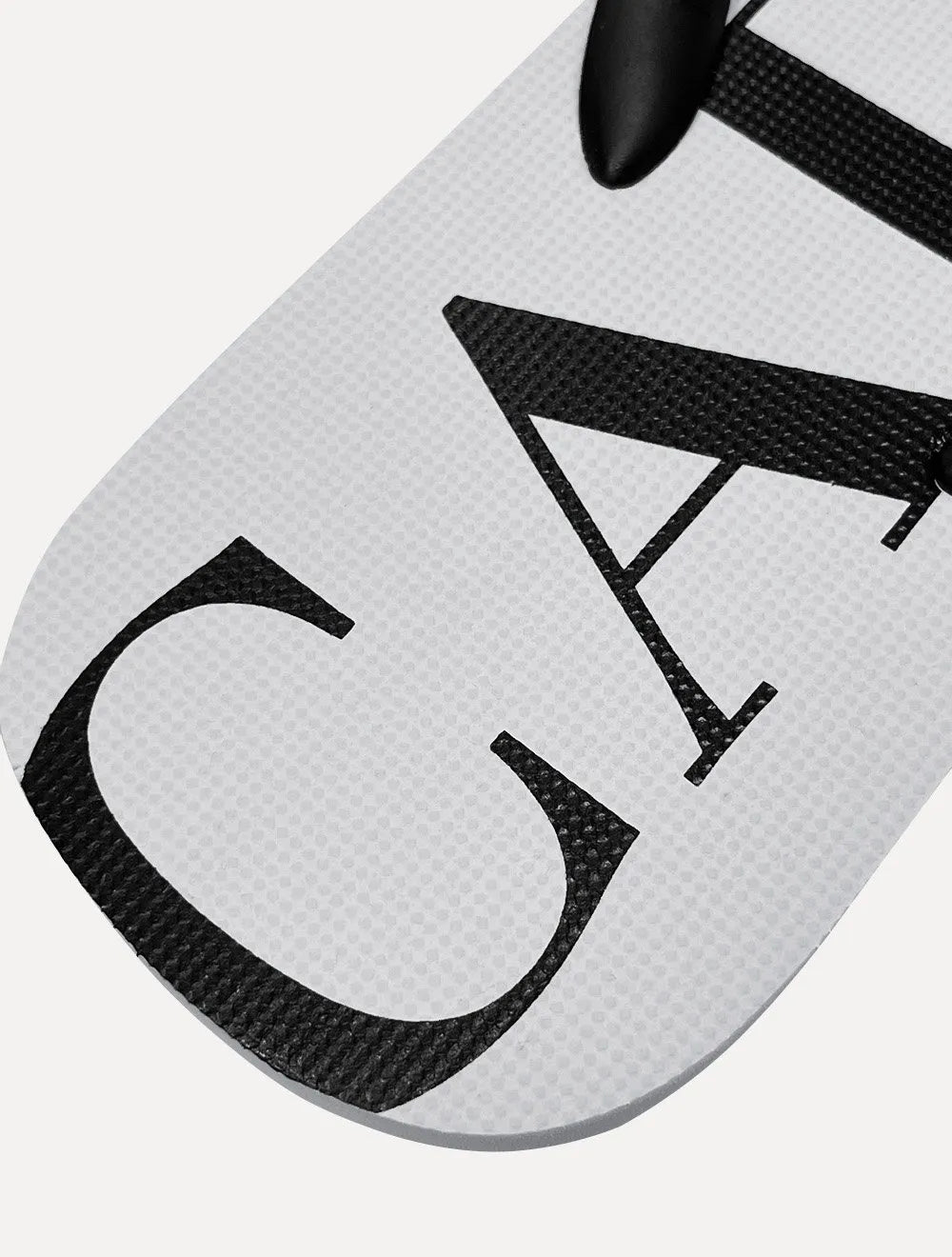 Chinelo Calvin Klein Swimwear Serif Font Logo Branco