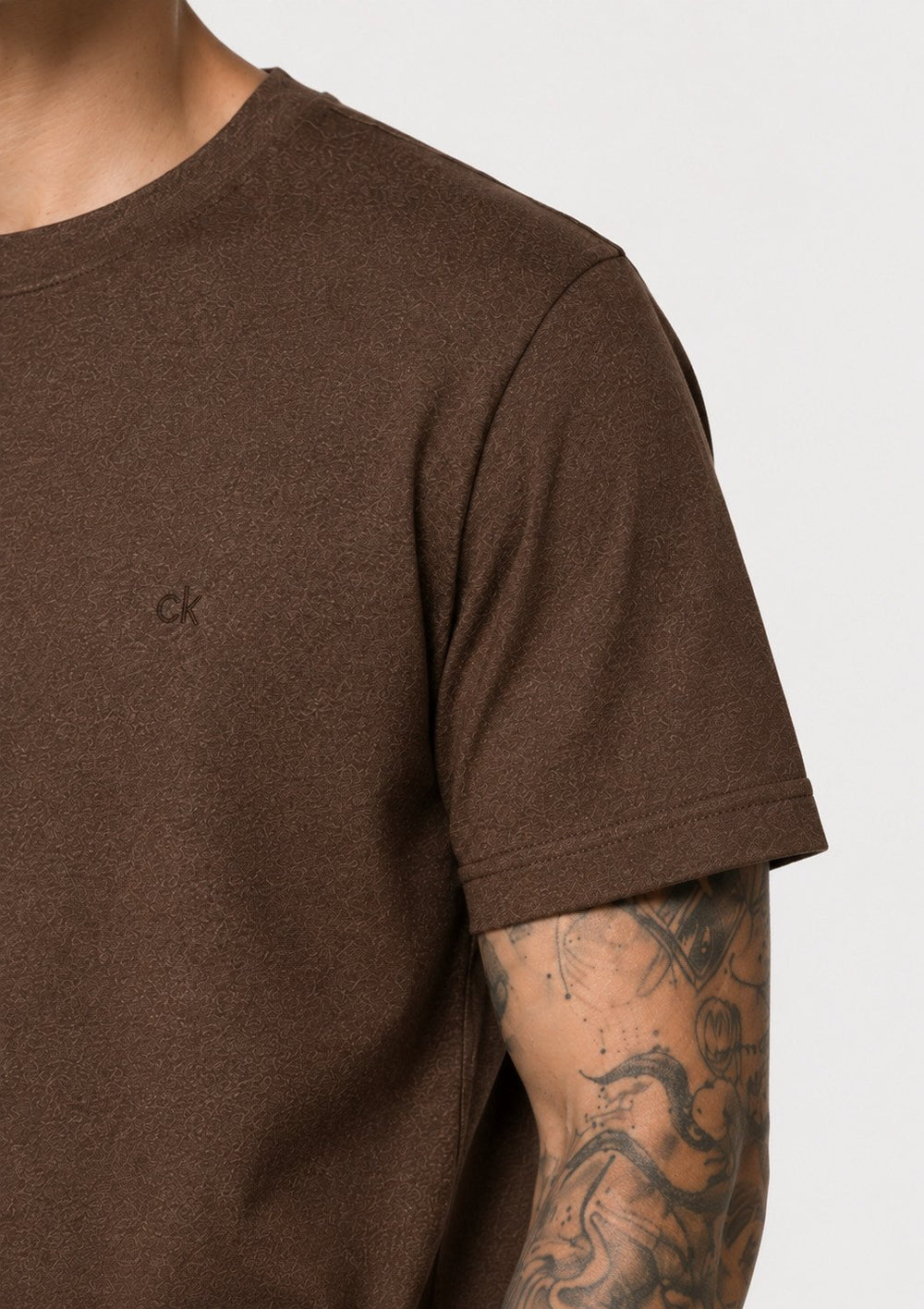Camiseta Calvin Klein Masculina Meia Malha Basica CK Marrom