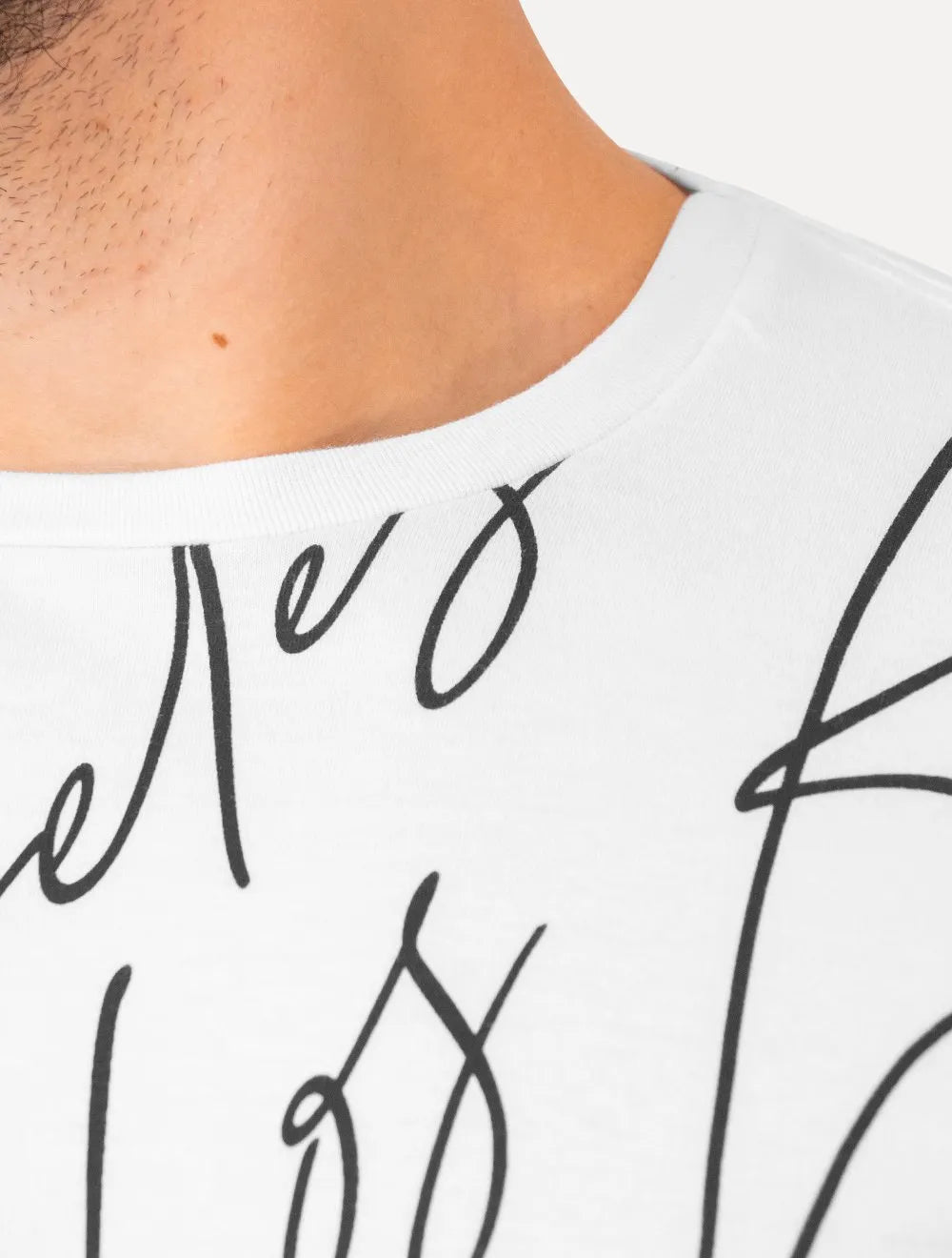 Camiseta Guess Masculina Full Lettering Branca