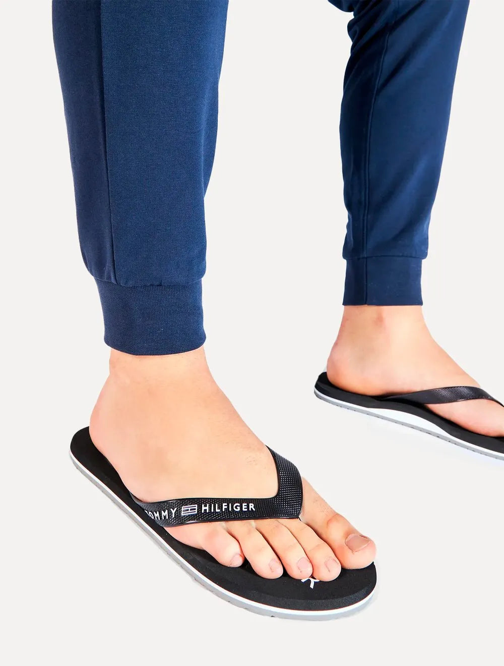 Chinelo Tommy Hilfiger Masculino Rubber Strip Simon 34R Cinza/Preto