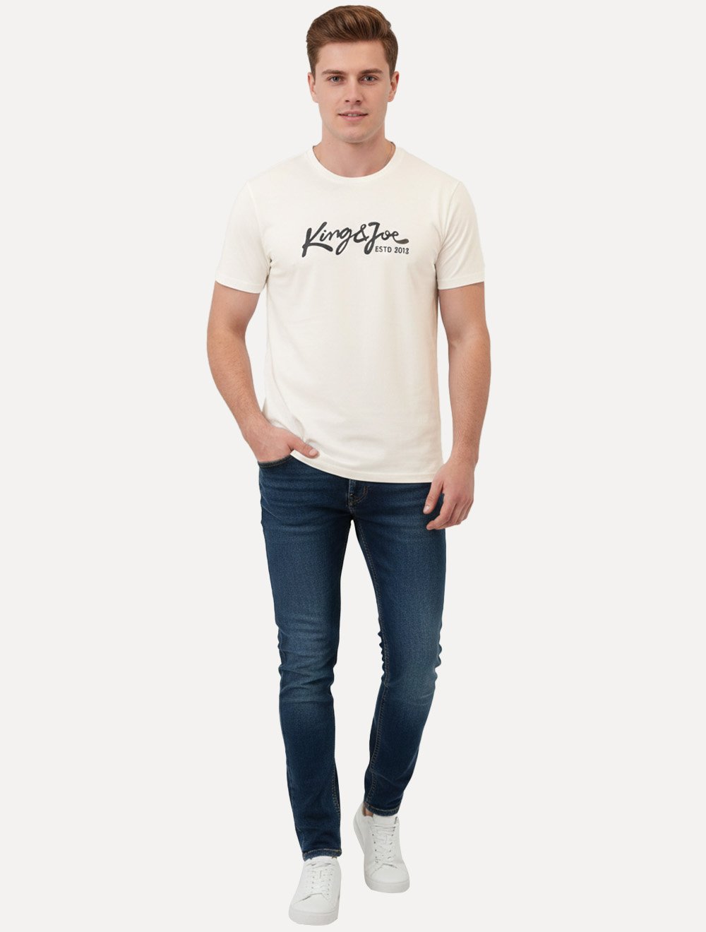 Camiseta King & Joe Masculina Signature Logomania Estd 2013 Off White
