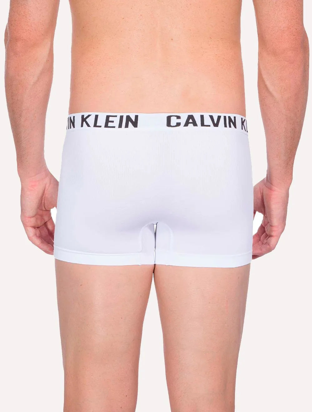 Cuecas Calvin Klein Trunk Seamless Logo Preta e Branca Pack 2UN