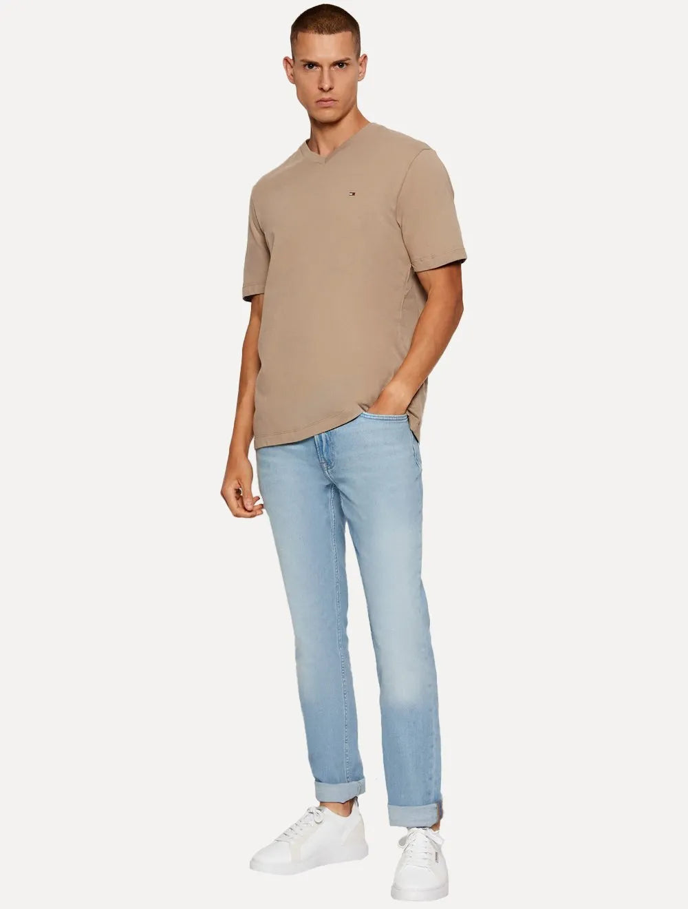 Camiseta Tommy Hilfiger Masculina Essential V-Neck Marrom Claro