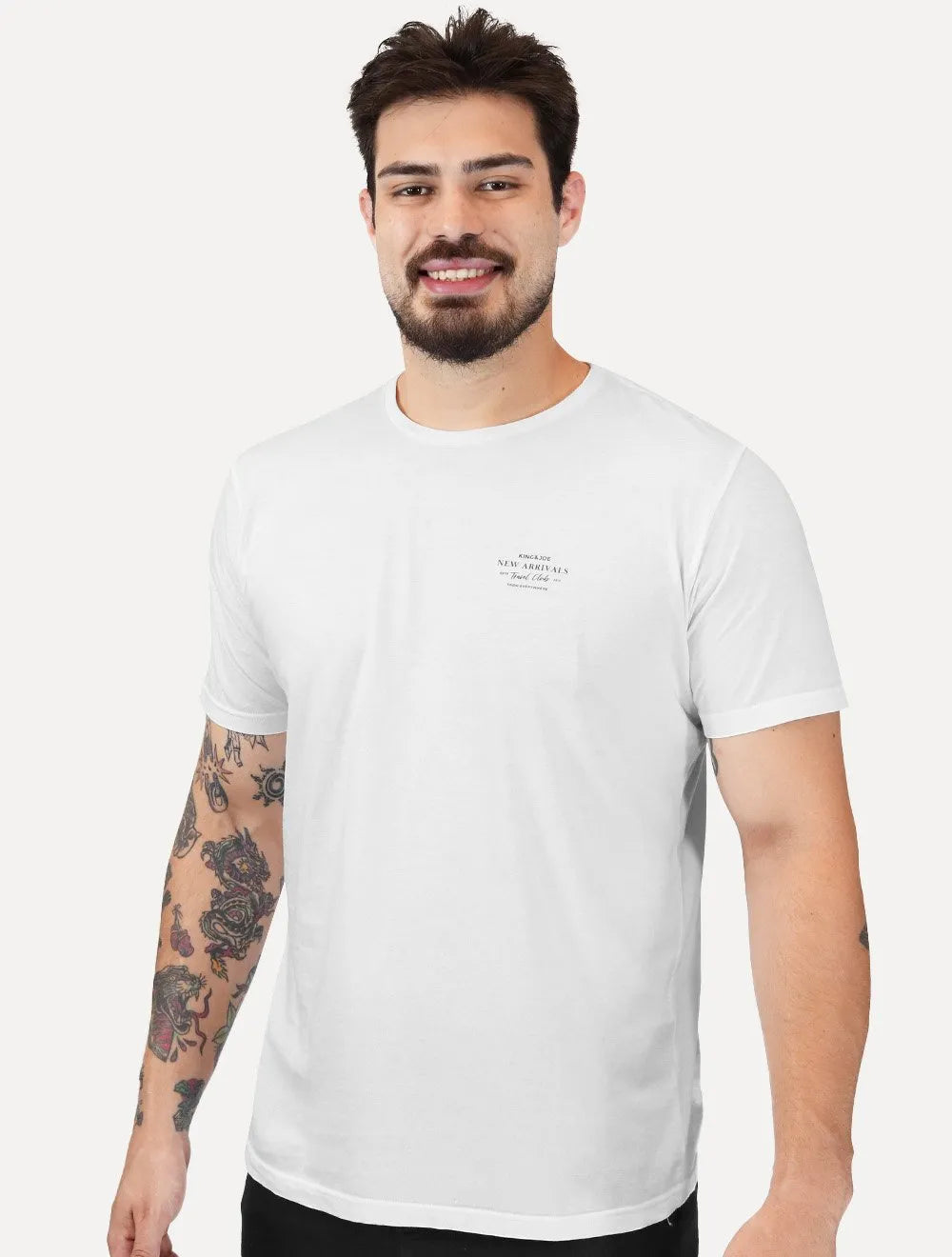 Camiseta King & Joe Masculina Pima Touch New Arrivals Logo Peito Branca