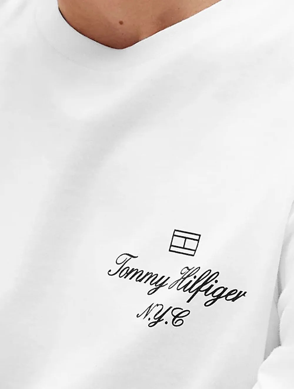 Camiseta Tommy Hilfiger Masculina Outline Flag Script Branca