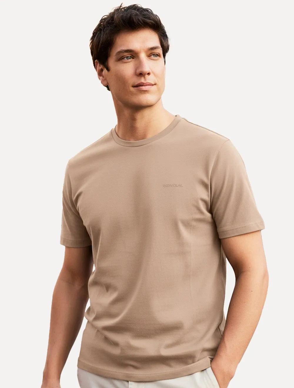 Camiseta Individual Masculina Comfort Relevo Silk Logo Cáqui Médio