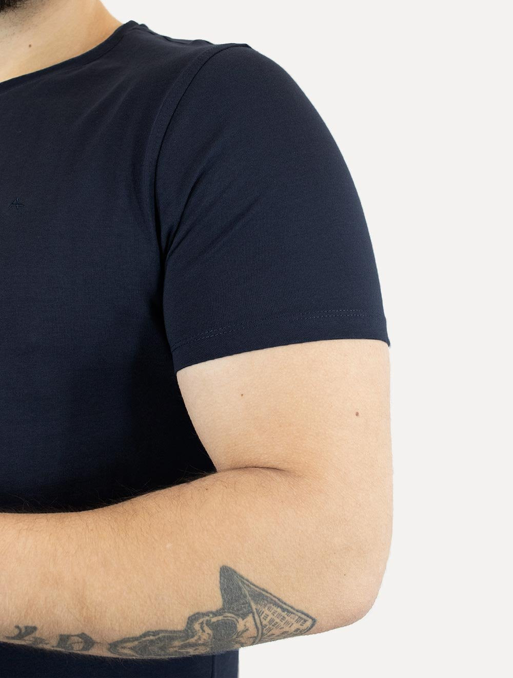 Camiseta Aramis Masculina New Essencial Lisa Azul Marinho