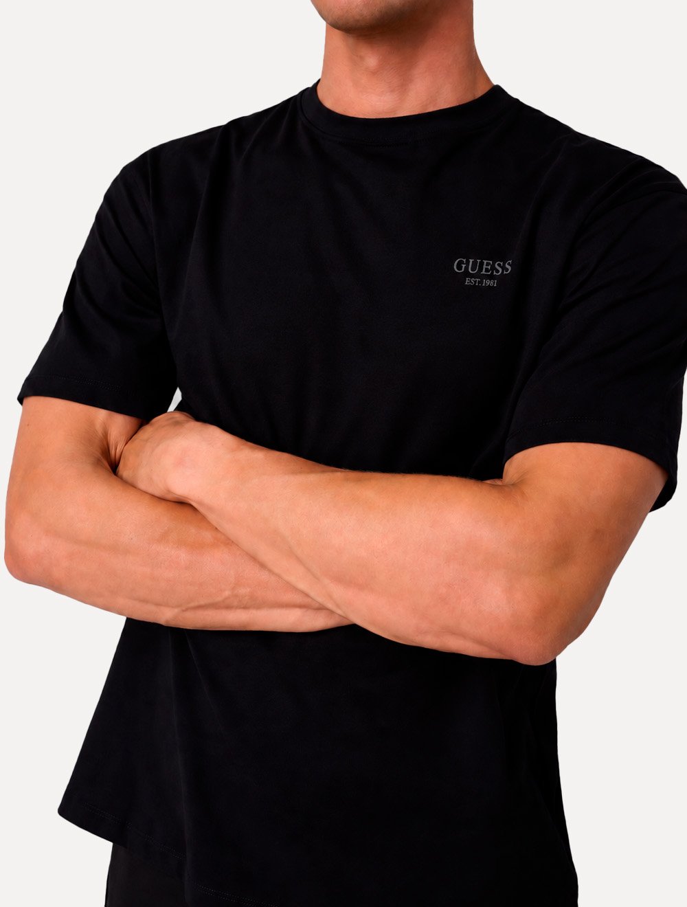 Camiseta Guess Masculina Mini Chest Rubber Est.1981 Preta