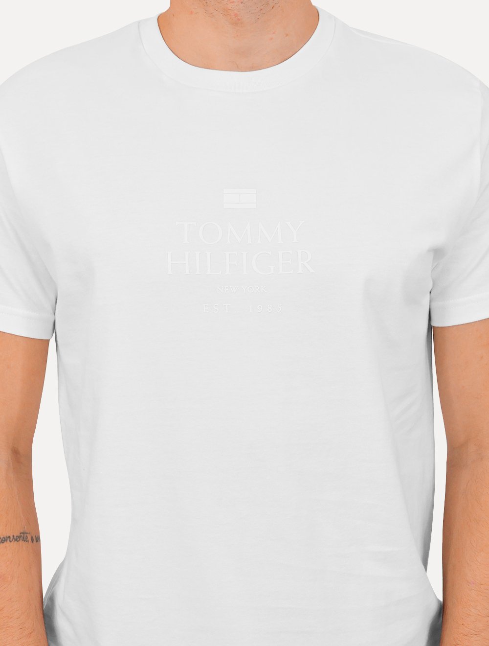 Camiseta Tommy Hilfiger Masculina Mid Embroidered Chest Branca