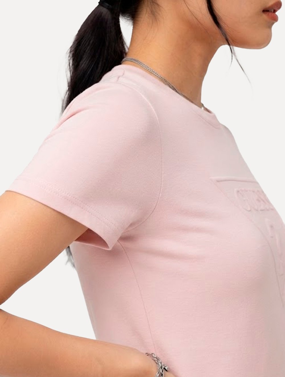 Camiseta Guess Feminina Bust Embroidery Logo Rosa Claro