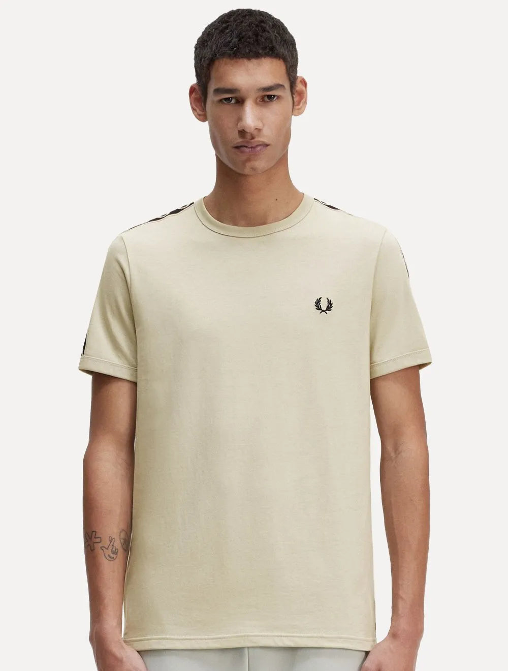 Camiseta Fred Perry Masculina Regular Dark Contrast Tape Ringer Off-White