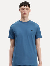 Camiseta Fred Perry Masculina Regular Ringer Logo Azul Médio