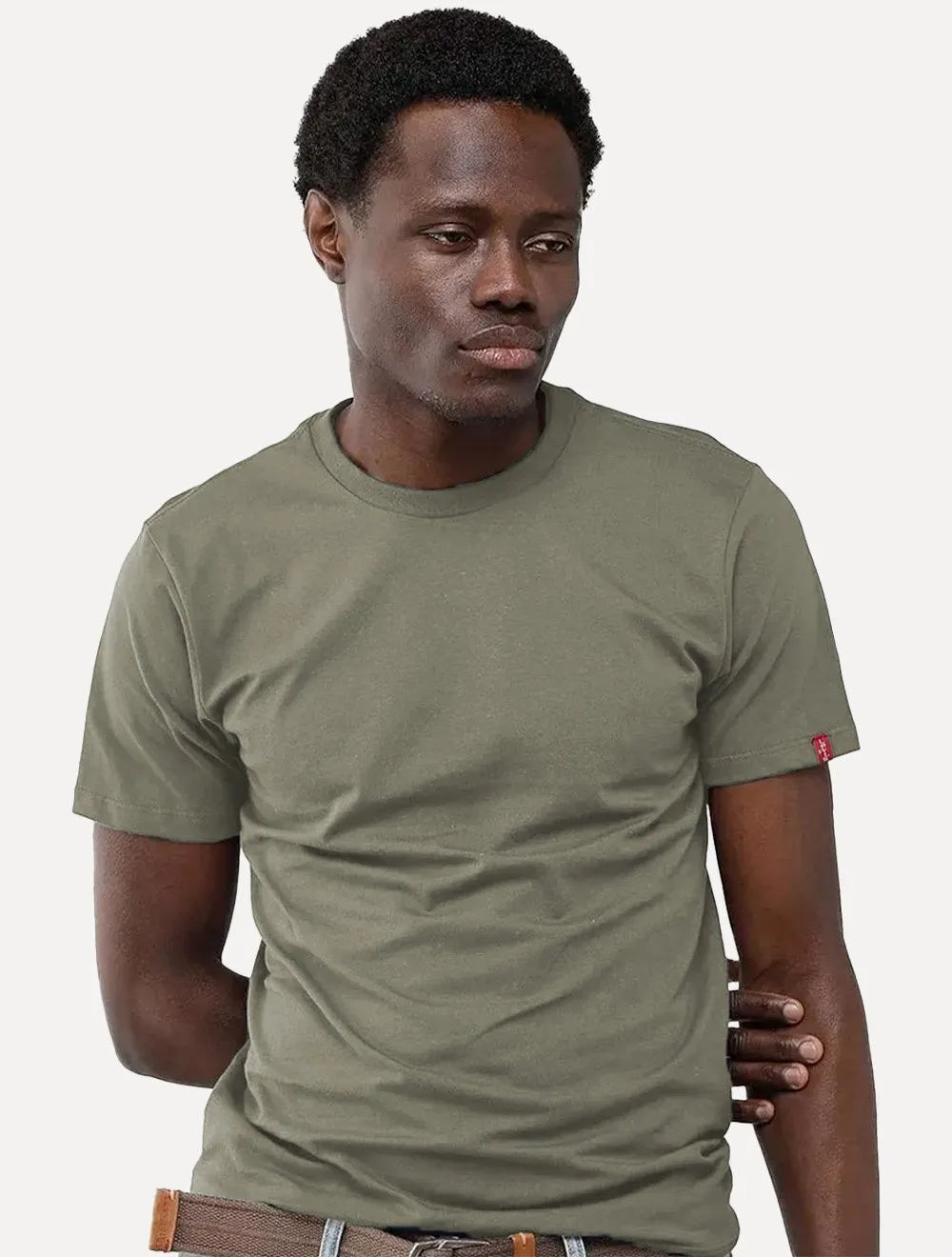 Camiseta Levis Masculina Slim Tag Sleeve Lisa Verde Oliva