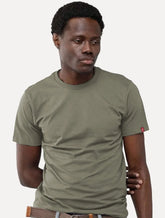 Camiseta Levis Masculina Slim Tag Sleeve Lisa Verde Oliva