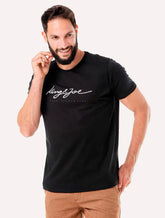 Camiseta King & Joe Masculina Slim Logomania Script Preta