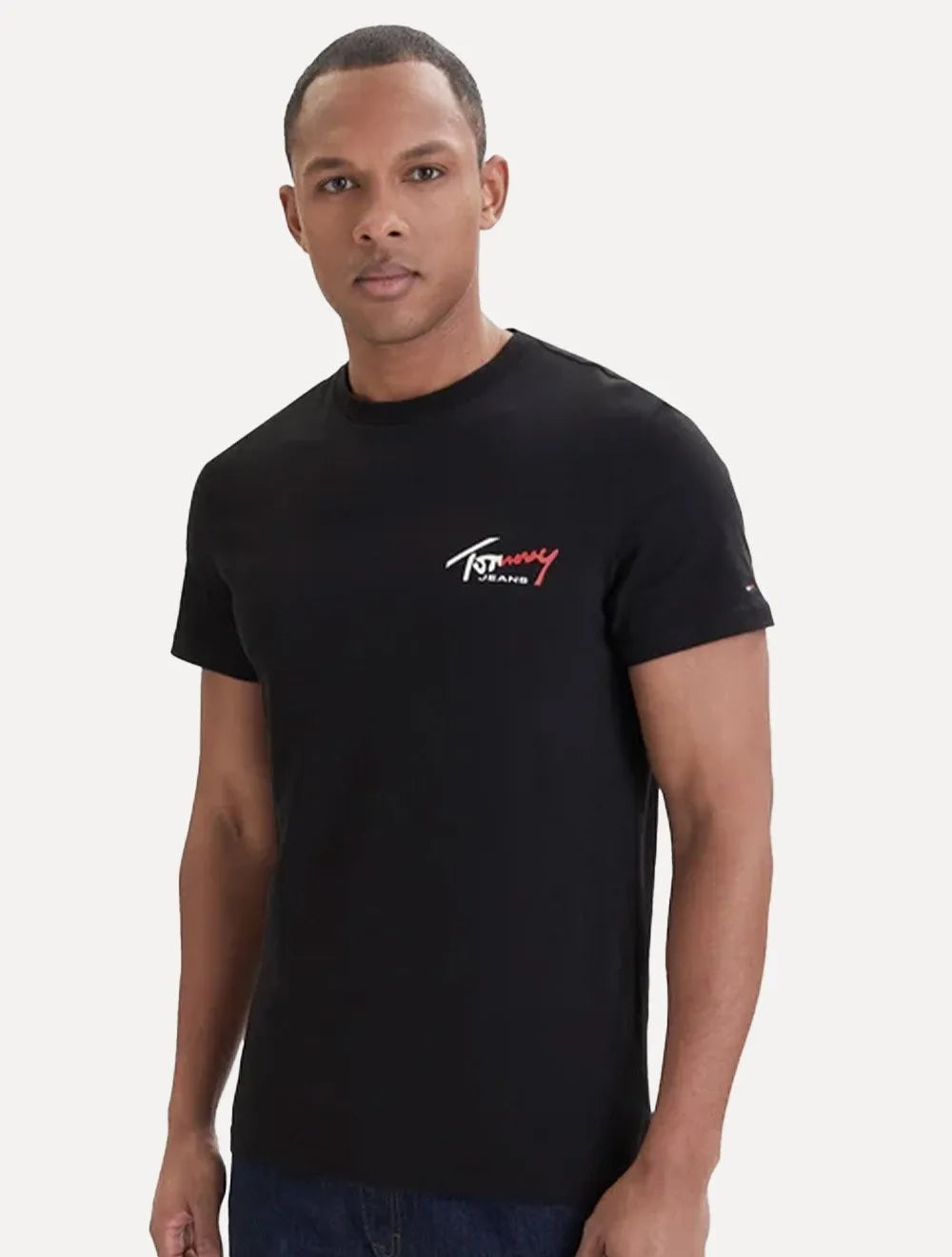 Camiseta Tommy Jeans Masculina Regular Sign Chest Preta