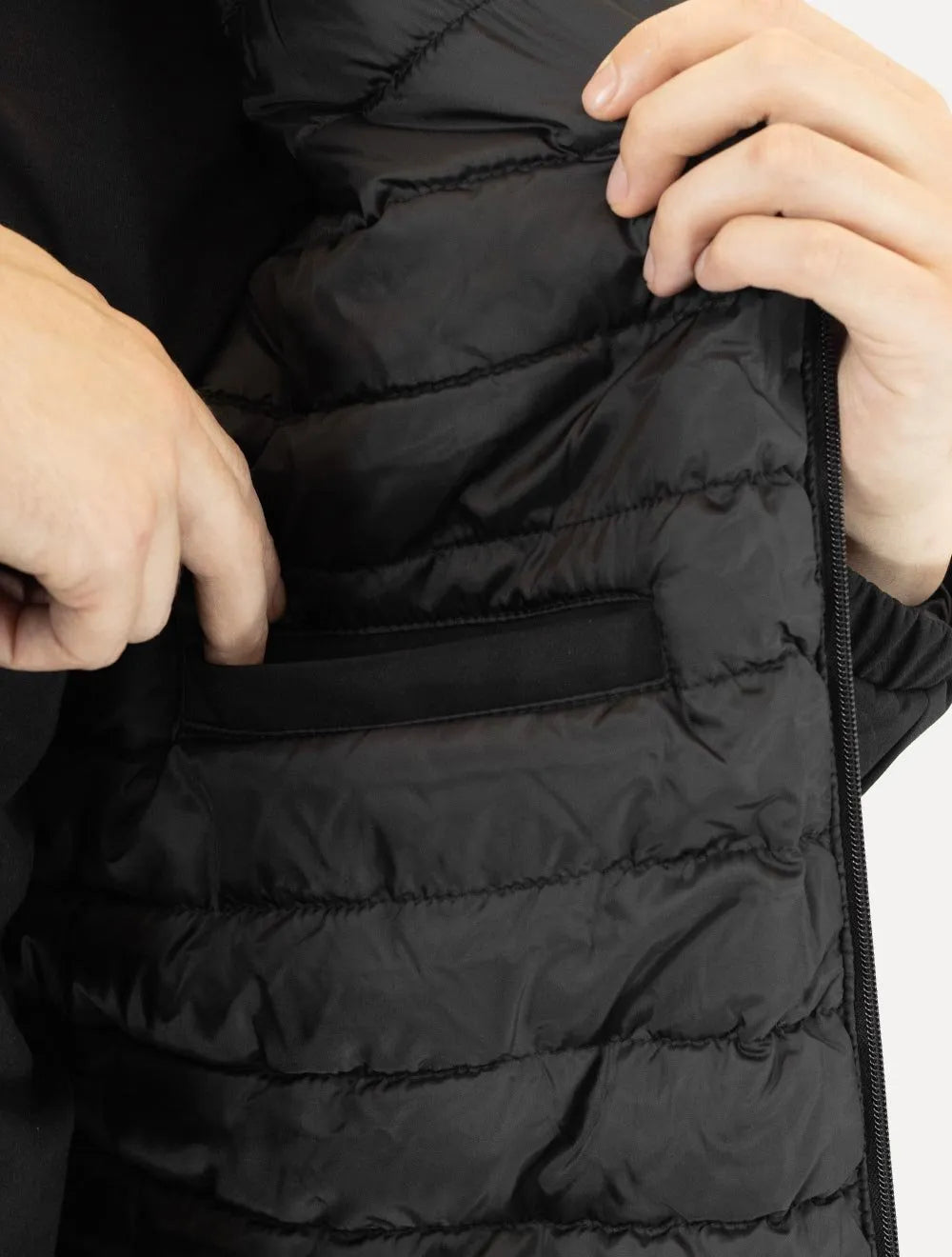 Jaqueta Calvin Klein Hooded CK Peito Preta