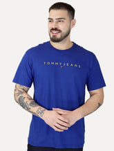 Camiseta Tommy Jeans Masculina Core Linear Gold Logo Azul Royal