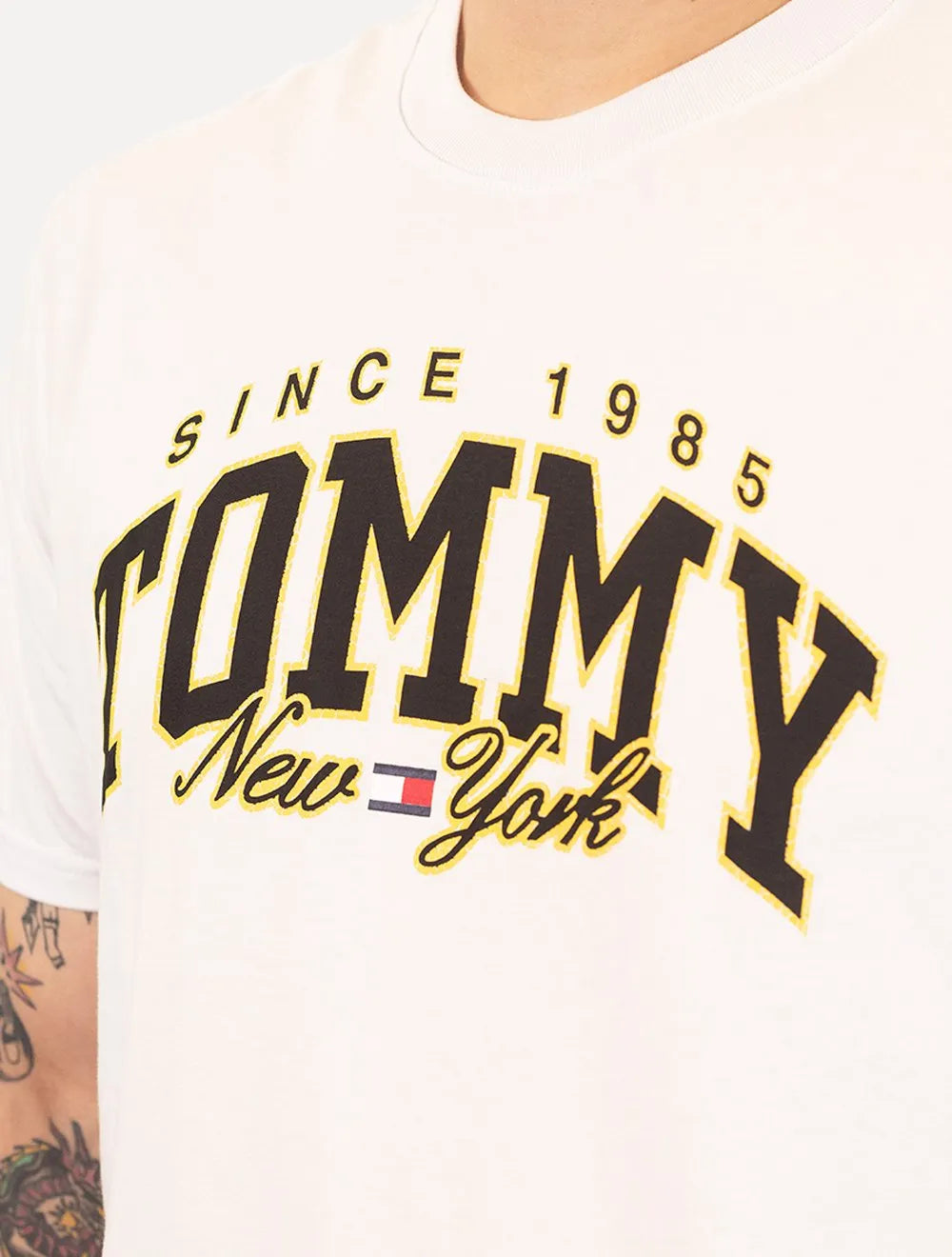 Camiseta Tommy Jeans Masculina Regular Logo Varsity New York Branca