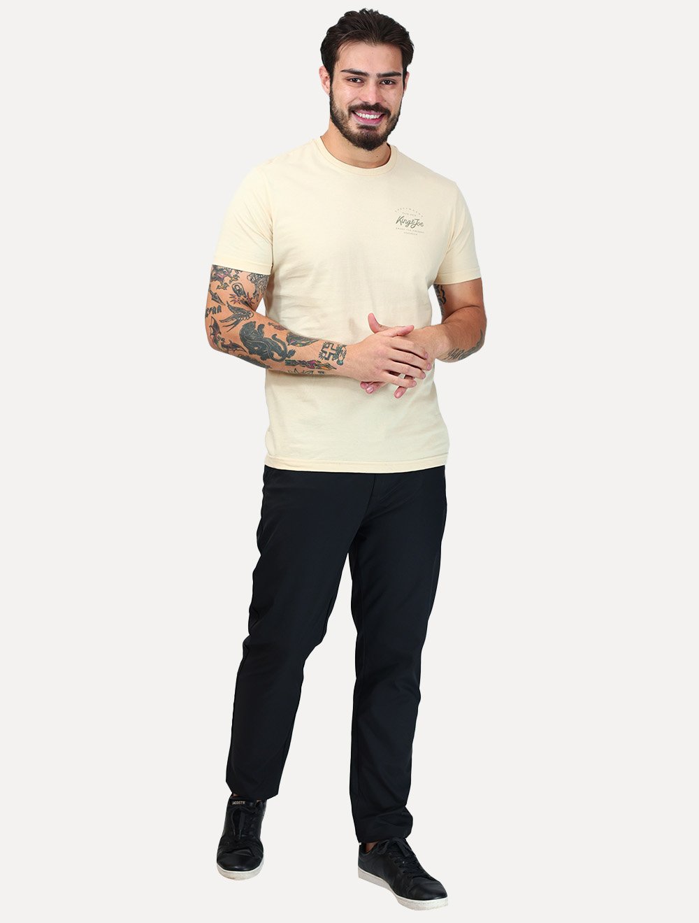 Camiseta King & Joe Maculina Malha Logo Signature Areia