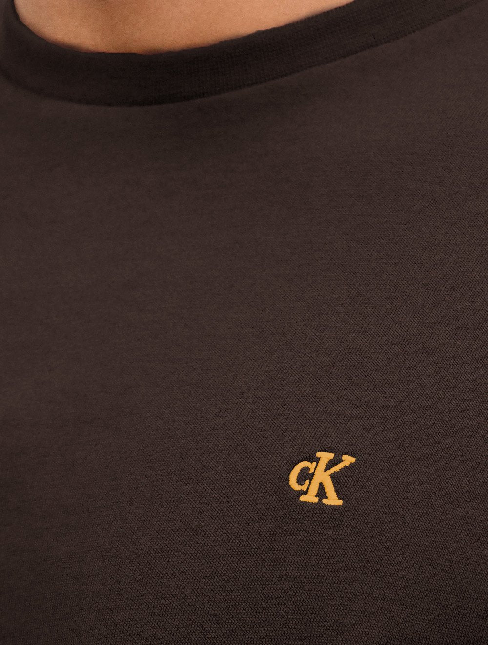 Camiseta Calvin Klein Jeans Masculina Botonê Marrom