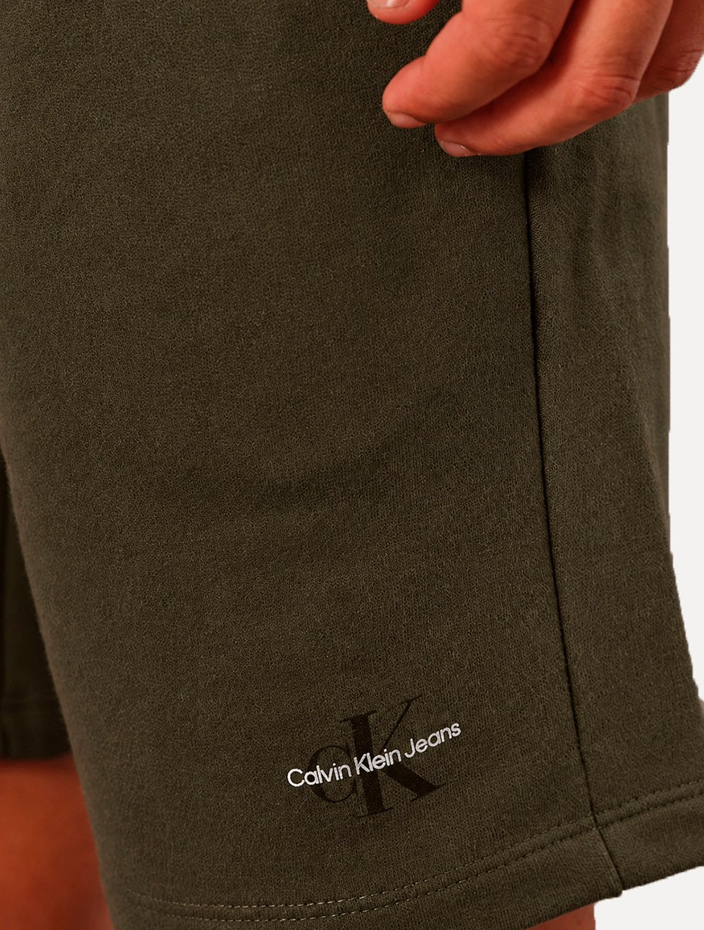 Bermuda Calvin Klein Jeans Moletom Cadarço RE Issue Verde Militar
