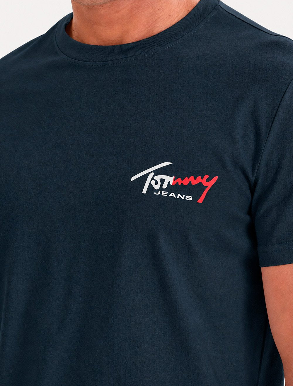 Camiseta Tommy Jeans Masculina Regular Sign Chest Azul Marinho
