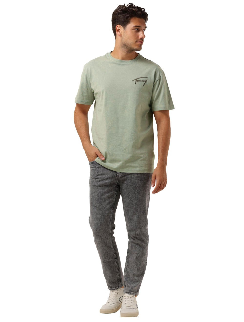 Camiseta Tommy Jeans Masculina Embroidered Signature Verde Sage