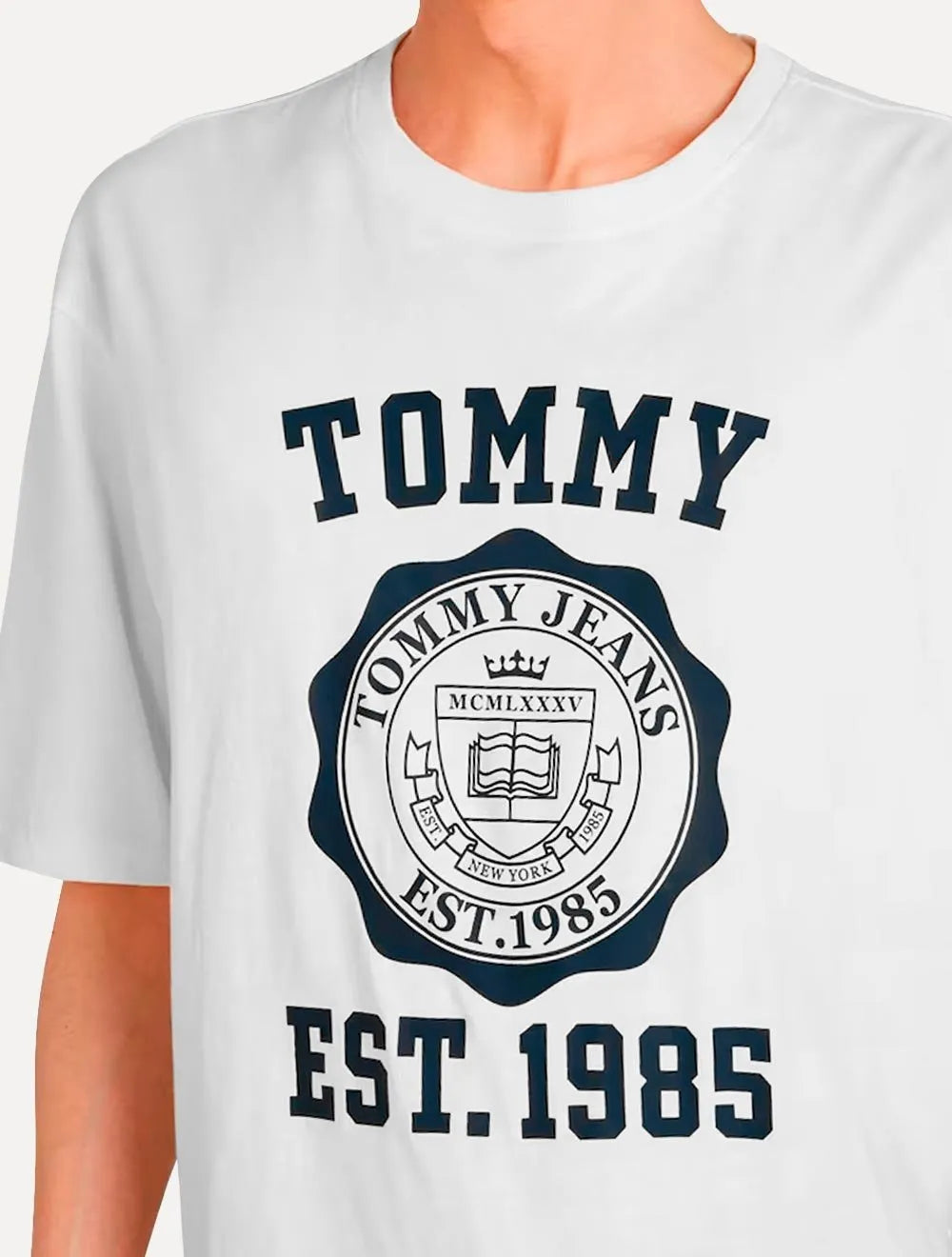 Camiseta Tommy Jeans Masculina Oversized Varsity Badge Branca