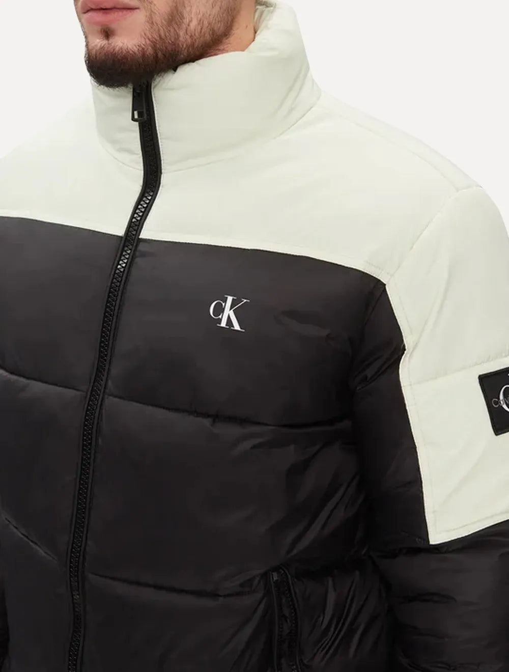 Jaqueta Calvin Klein Jeans Masculina Bicolor Logo Lateral Branca/Preta
