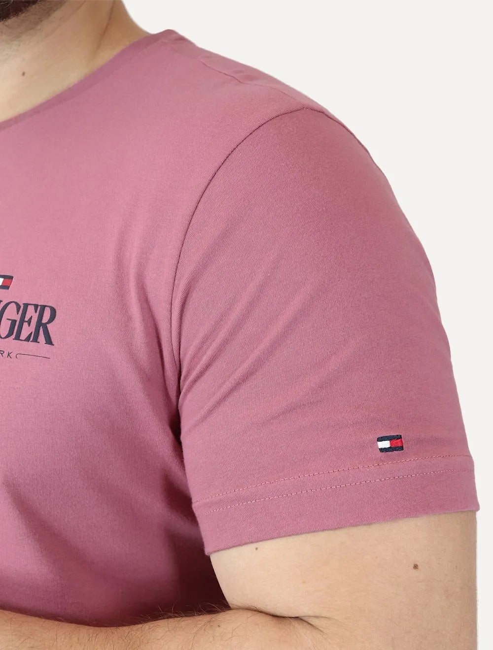 Camiseta Tommy Hilfiger Masculina Stack Brand Love Rosa Médio